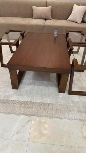 طقم طاولة مع ٣خدمه قشره جوز