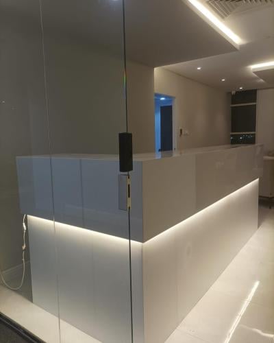 طاولة كاشير مترين و٤٤