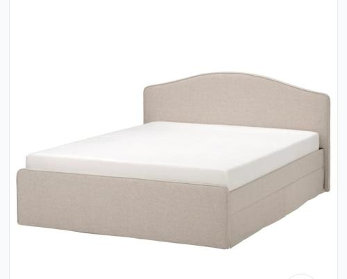 سرير بتصميم مميز