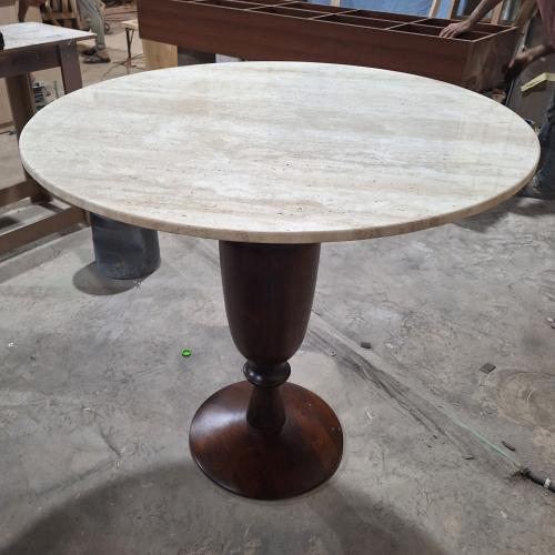 طاولة طعام بسطح رخام ترفنتينو طبيعي