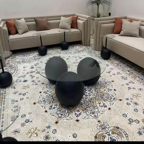 طقم طاولة مع ٦خدمه