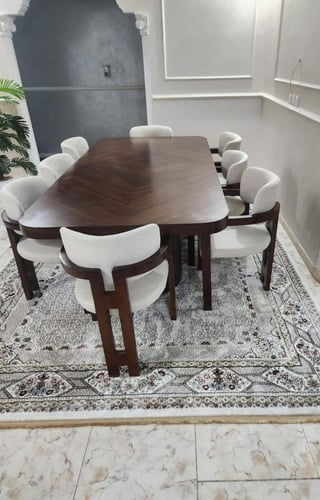 طاولةطعام +8كراسي