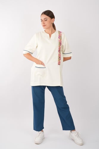 يونيفورم عاملة منزل مطرز ورد