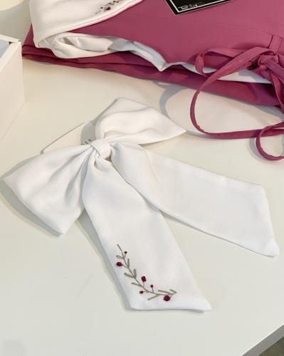 فيونكة كبيرة تطريز