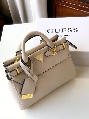 شنطة GUESS