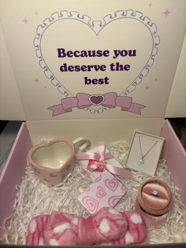 بوكس القلوب الوردي