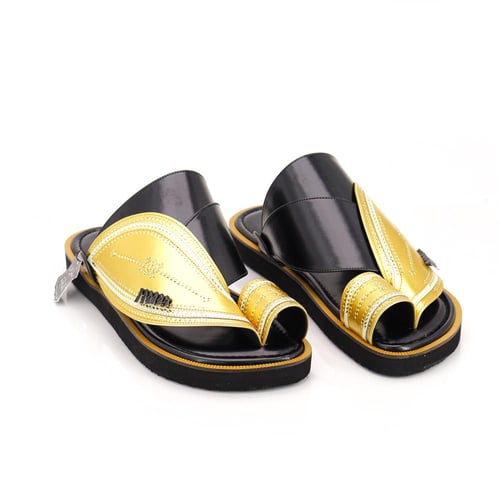 حذاء شرقي