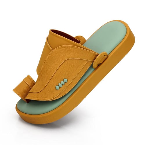 حذاء شرقي كلاسيك كركمي