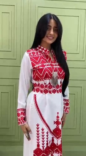 غالية مع الطرحه