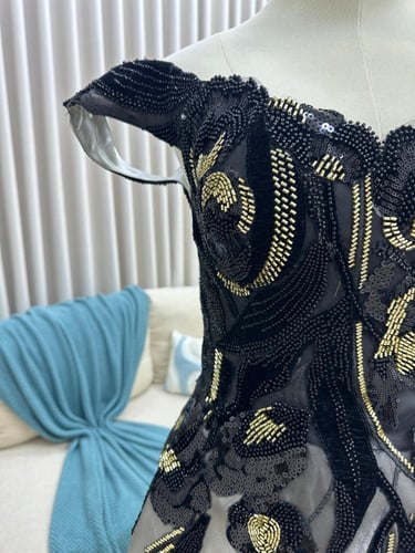 فستان سهره مطرز فخم اسود على رصاصي