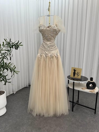 فستان سهره مطرز فخم بيج