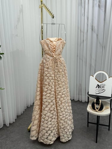 فستان سهره مطرز فخم لحمي عودي بيج