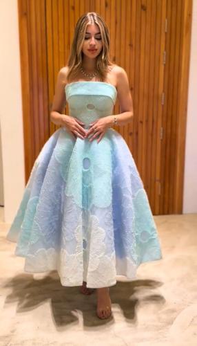 فستان سهره مطرز فخم مموج سماوي لحمي