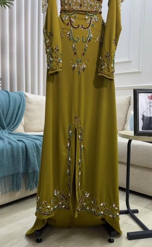 فستان سهره مطرز فخم كموني