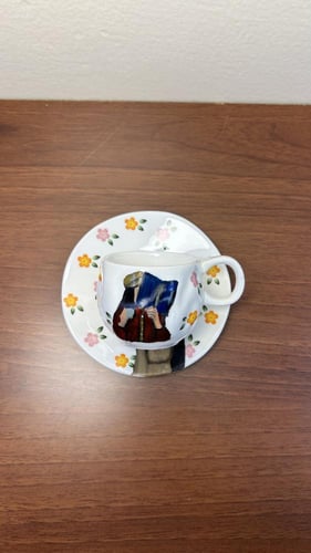 كوب اسبرسو- برسمة القارئة