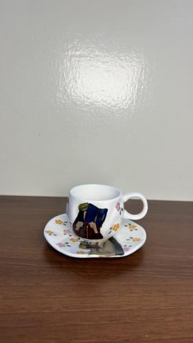 كوب اسبرسو- برسمة القارئة