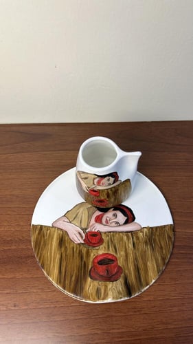 كوب سيراميك مائل برسم يدوي مع صحن كبير 180 مل