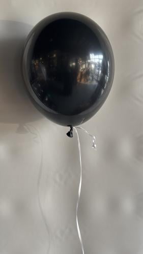 بالون اسود لاتكس ١١ انش مع هيليوم