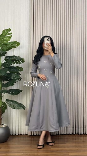 فستان رصاصي ناعم باكسسوار