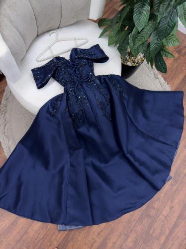 فستان سهرة كحلي بتطريز