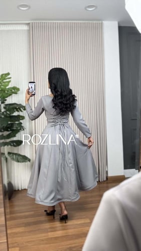 فستان رصاصي ناعم باكسسوار