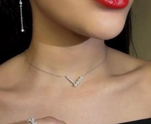 سلسلة فضة عيار 925 ( V )