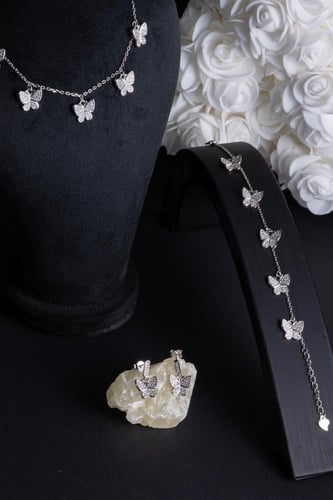 طقم فضة عيار S925 (فراشات شوكر بفصوص زيركون)