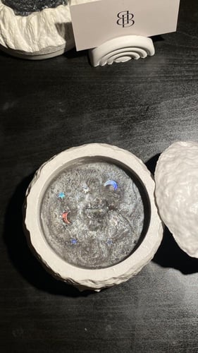 القمر المضيء