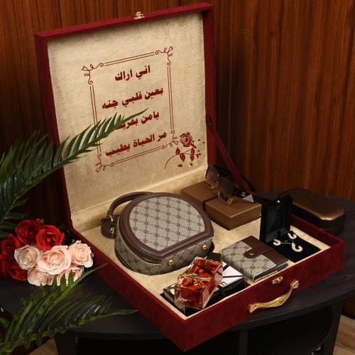 Elegant women's gift box with a modern bag and distinctive accessories