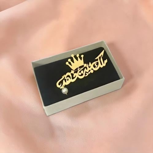 Golden crown brooch with elegant pearl stones