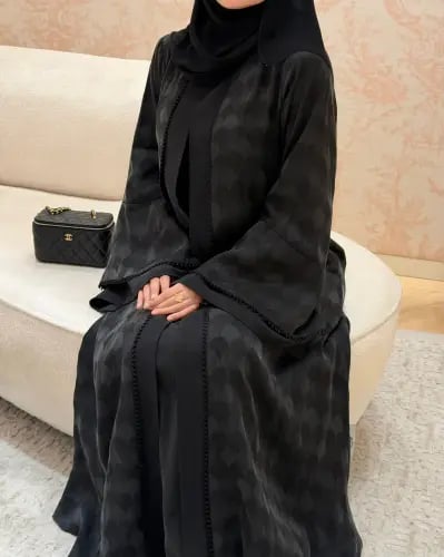 عباية صيفية بقصة كلوش ناعمة - عبايات ثراء