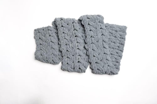 وشاح رمادي نسائي-رجالي