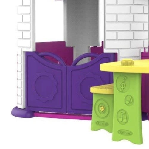 بيت كوري للاطفال مع حوش وزحليقة وطاولة