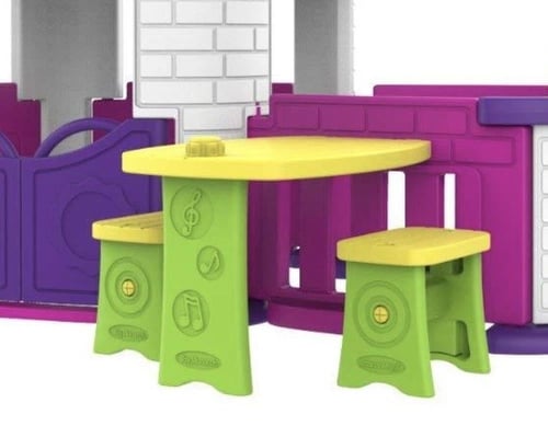 بيت كوري للاطفال مع حوش وزحليقة وطاولة