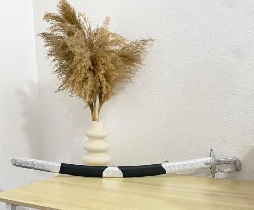 سيف فضي مع اسود مقاس 90cm