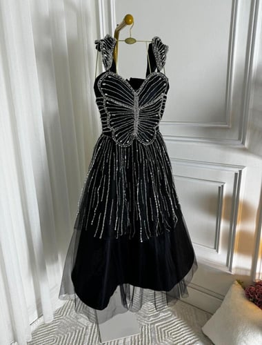 فستان اسود ملي بالتطريز راقي