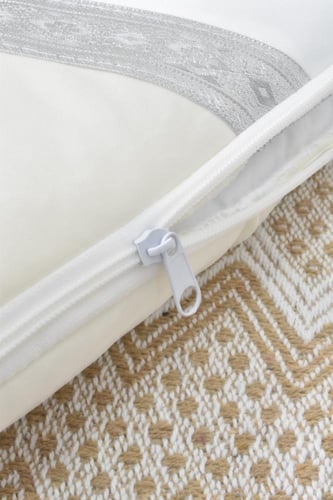 بيت طفل حديث الولاده بشت فضي