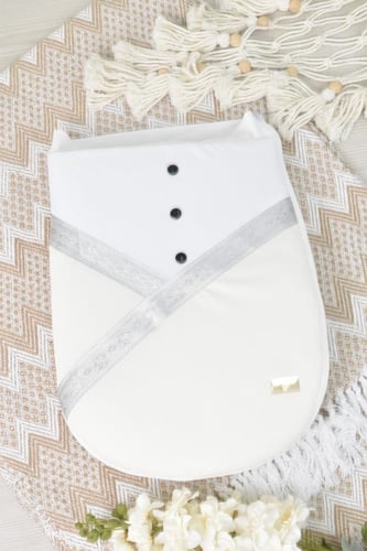 بيت طفل حديث الولاده بشت فضي