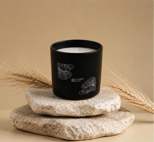 شمعة معطرة برائحة المسك المميزه