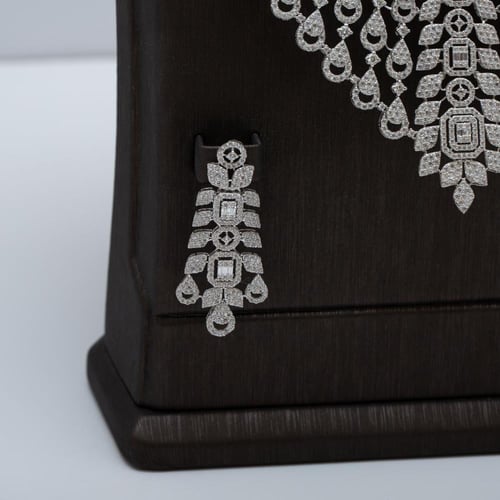 طقم ذهب فخم للعروس تصميم شبكة