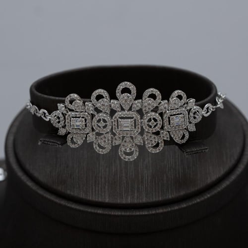 طقم ذهب فخم للعروس تصميم شبكة