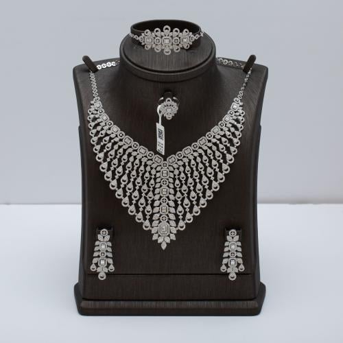 طقم ذهب فخم للعروس تصميم شبكة