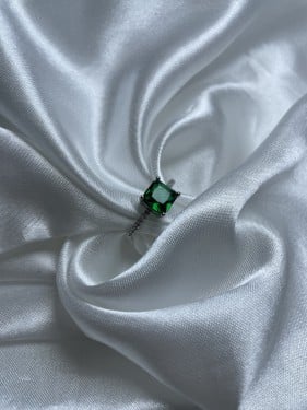 خاتم خرزه خضراء