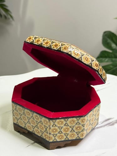 صندوق ايراني عمل يدوي