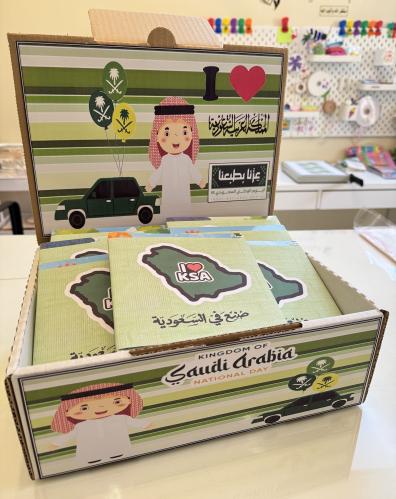 بوكس وطني للاولاد بمحتوى ( بازل خشبي بشخصيات كرتون...