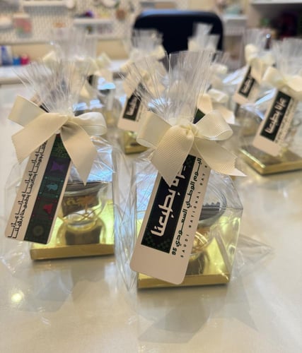 بوكس فنجال سيفين ونخله بثيم وطني+قهوه سعوديه ( باج...