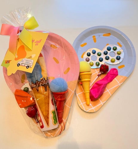 مجموعة الايسكريم ( صحن ايسكريم+٢حلويات+ بلونه+لعبة...
