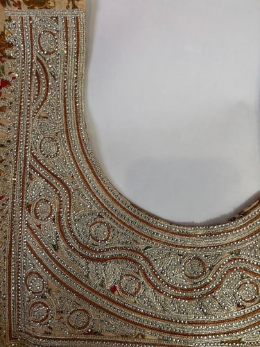 مخور انيق بألوان فاخرة