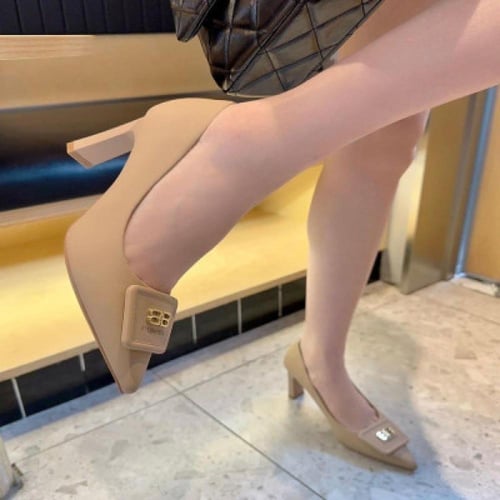 ‎ حذاء نسائي بكعب كلاسيك بلون بني