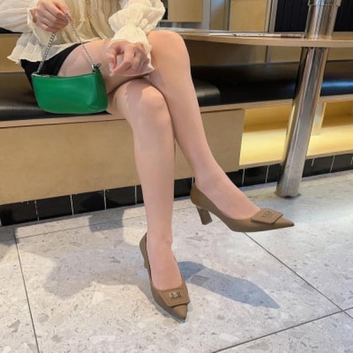 ‎ حذاء نسائي بكعب كلاسيك بلون بني